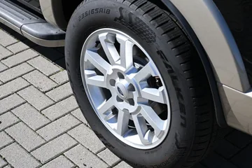 Ford Explorer V8 Eddie Bauer 4WD | Schwarz – Bild 9
