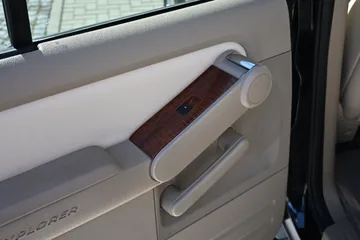 Ford Explorer V8 Eddie Bauer 4WD | Schwarz – Bild 21