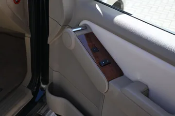 Ford Explorer V8 Eddie Bauer 4WD | Schwarz – Bild 23