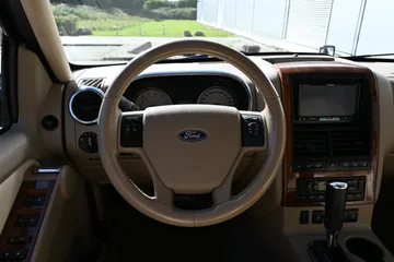 Ford Explorer V8 Eddie Bauer 4WD | Schwarz – Bild 13