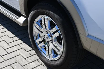 Ford Explorer V8 Eddie Bauer 4WD | Weiß – Bild 10