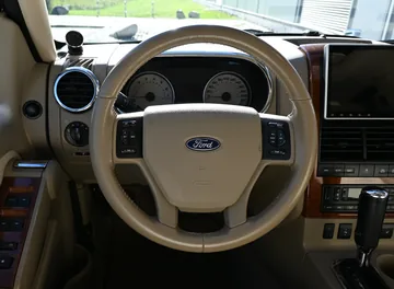 Ford Explorer V8 Eddie Bauer 4WD | Weiß – Bild 18
